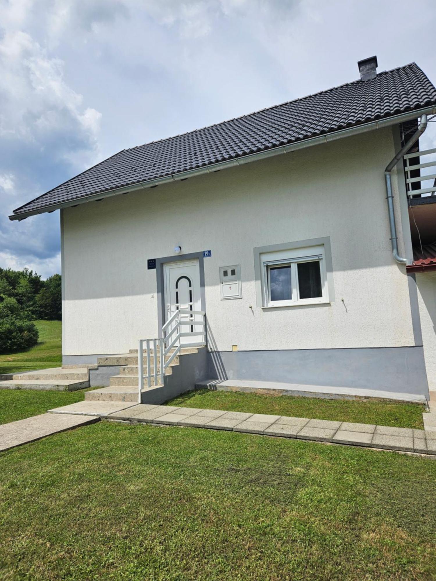 Apartman Mile - Holiday House Смолянаць Екстер'єр фото