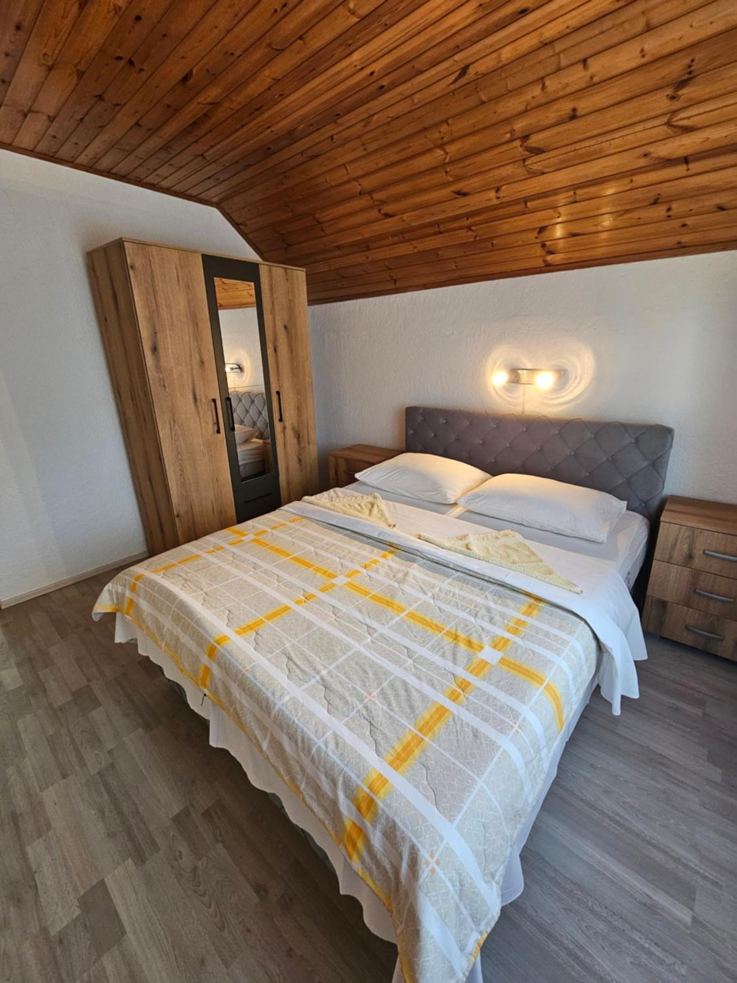 Apartman Mile - Holiday House Смолянаць Екстер'єр фото